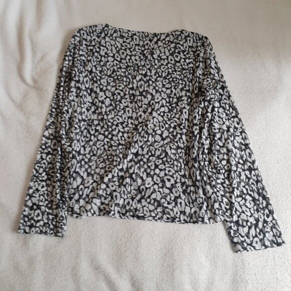 Tahari Women's Large Black, White & Gray Leopard Print Long Sleeve Mesh Blouse - Picture 10 of 12